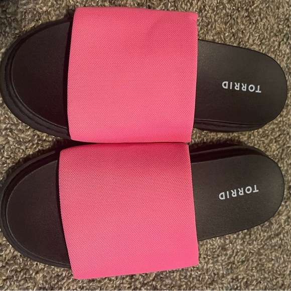 NEW Torrid Pink Slide Sandals - Picture 2 of 12